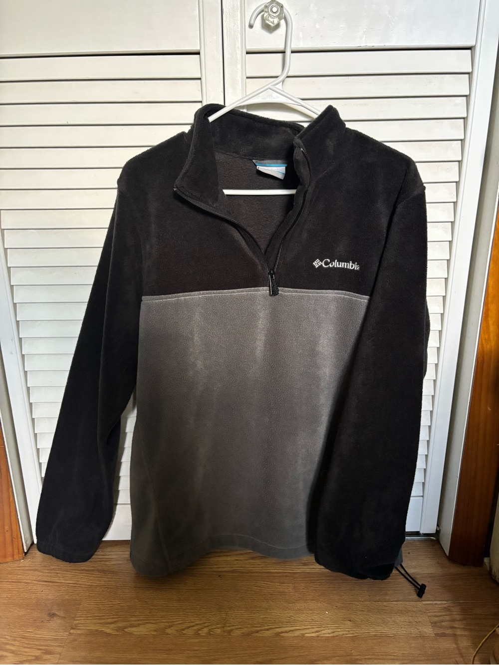 Columbia Black Fleece Pullover with Teal Trim